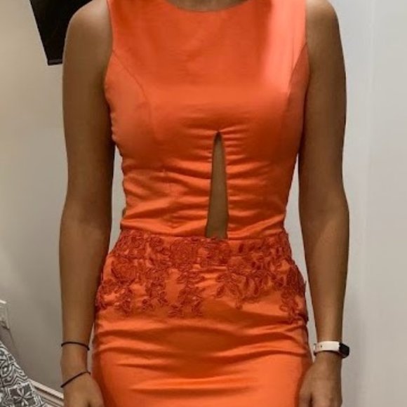 Evening Dress. Rich coral color. Size 8 - Picture 4 of 5